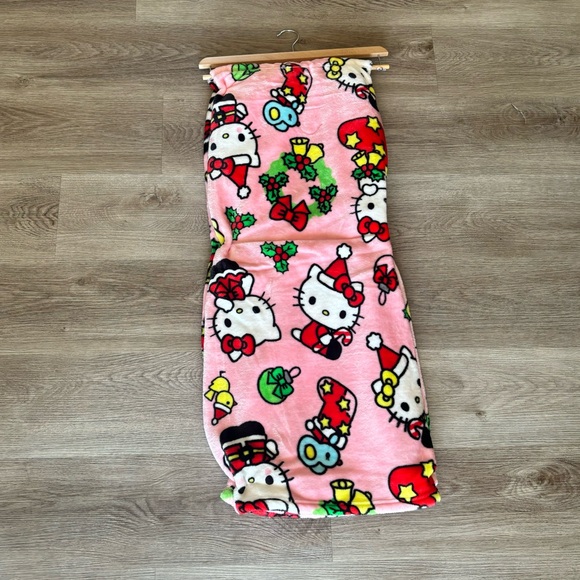 NWT Hello Kitty Pink Christmas Blankey Throw - Picture 1 of 5